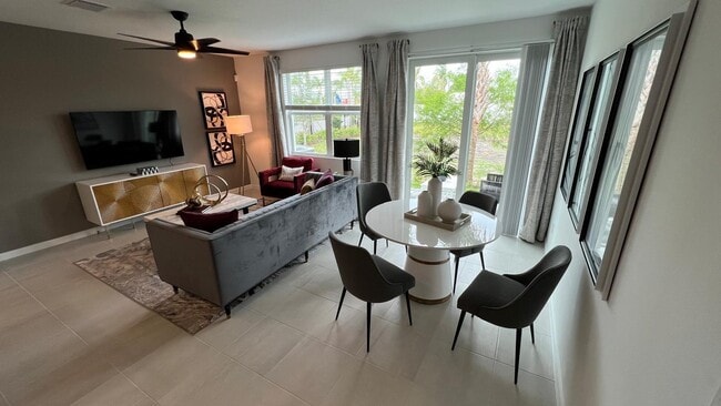 Building Photo - 560 Salisbury Cir