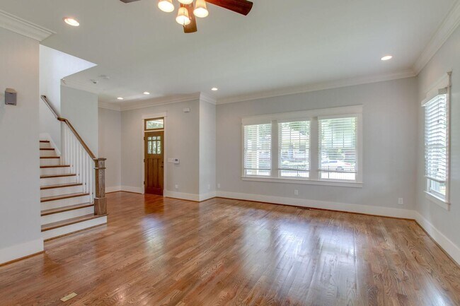 Building Photo - Stunning 4 Bedroom / Amazing Location / Fenced in Backyard / Beautiful Covered Front Porch