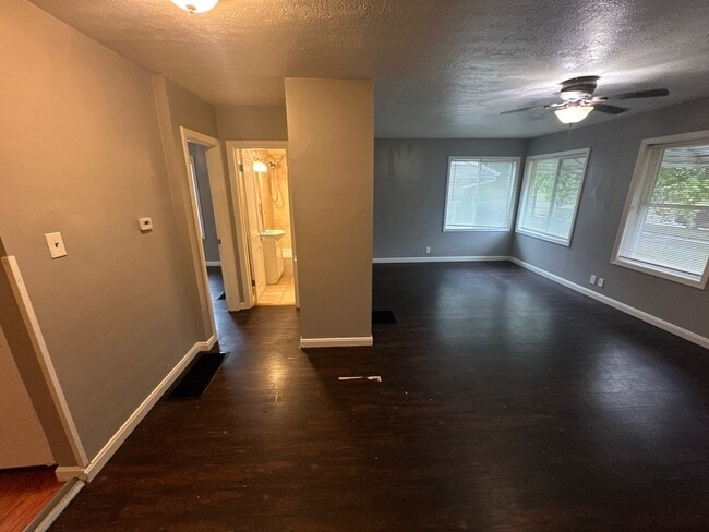 Building Photo - 3844 E Pleasant Run Parkway North Dr