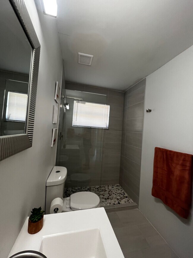 Building Photo - 1036 NW 25th St