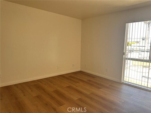 Building Photo - 108 W Maple St