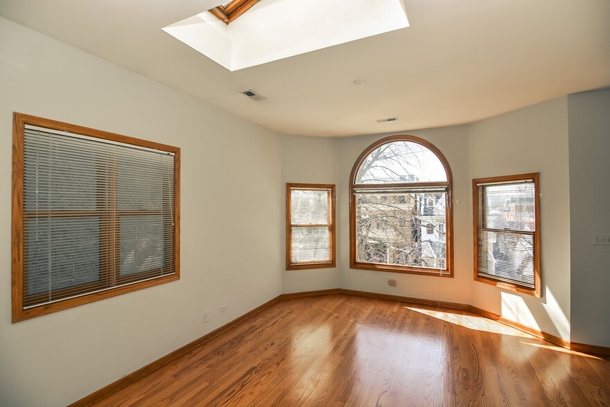 Building Photo - 3713 N Janssen Ave
