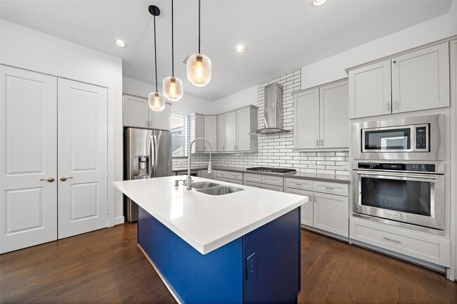 Building Photo - 1005 Bingham St