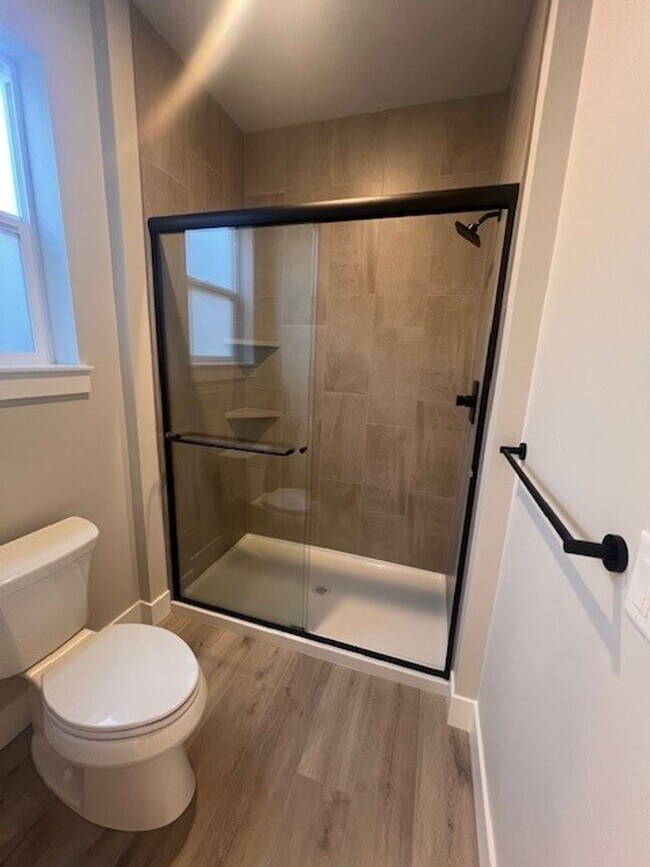 Building Photo - Newer Construction 3 Bedroom + Bonus Room ...