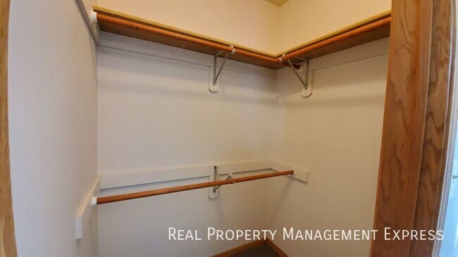 Building Photo - 3 Bed 3 Bath Home with 2 Stall Attached Ga...