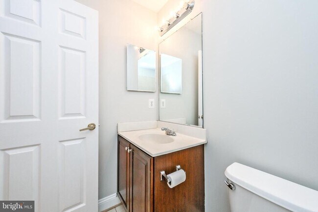Building Photo - 6916 Birkenhead Pl