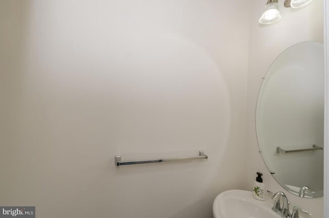 Building Photo - 7523 Holly Ridge Dr