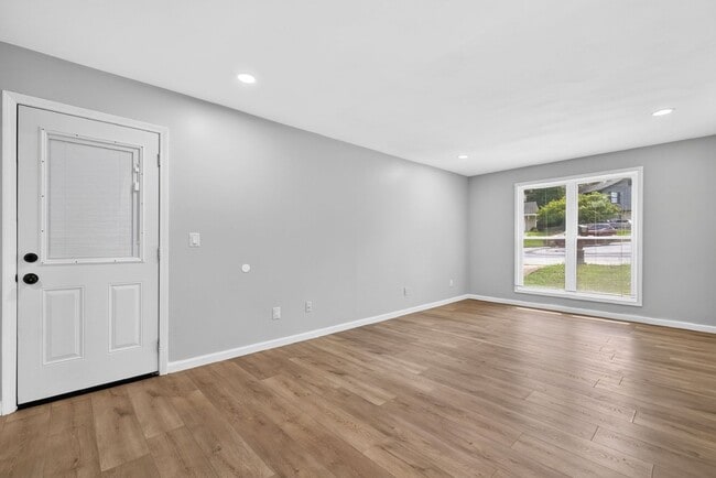 Building Photo - Renovated 3 bed/2 bath in Lithonia!