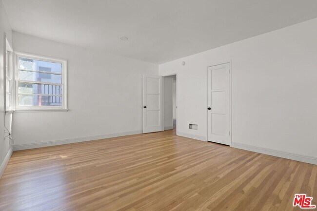 Building Photo - 4409 Victoria Park Dr