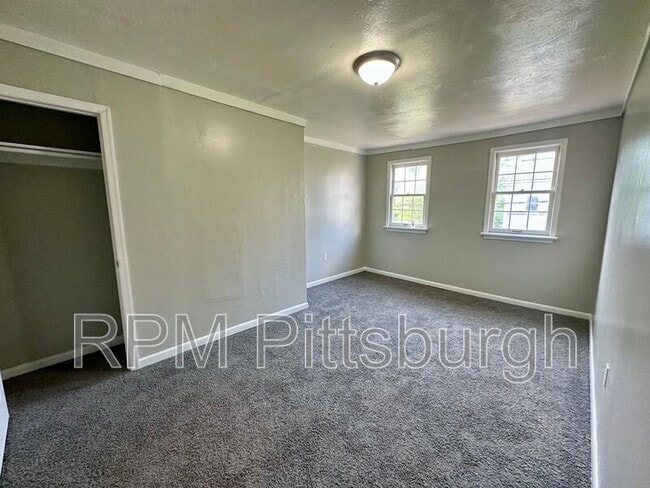 Building Photo - 273 Albert St