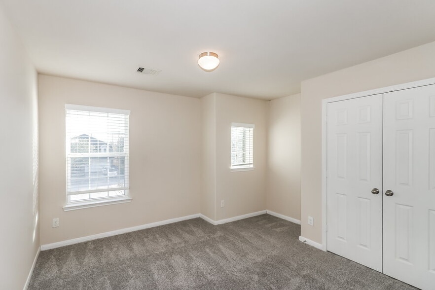 Building Photo - 3350 Allington Ct