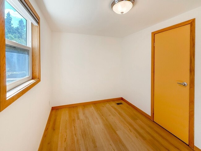 Building Photo - Newly renovated French Creek Home! Updates...