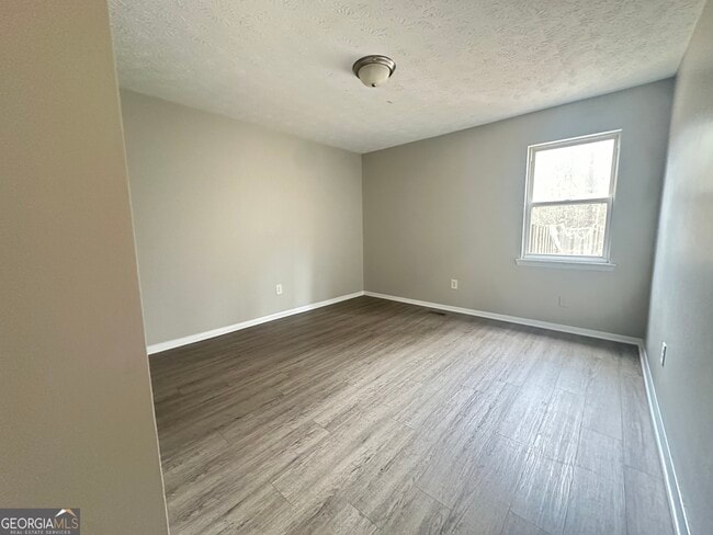 Building Photo - 1133 White Oak Dr