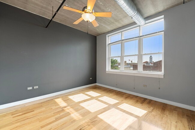Building Photo - 10 S Dunton Ave