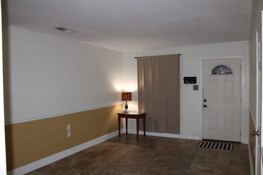 Building Photo - 9 Gerard Ct