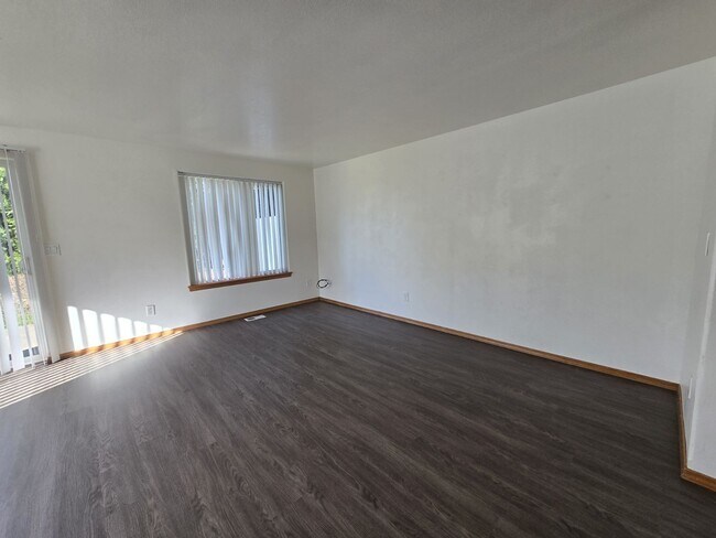 Building Photo - 324 Maylea Pl