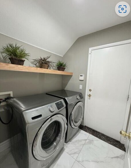 Laundry room - 9848 Sonora Bend Ave
