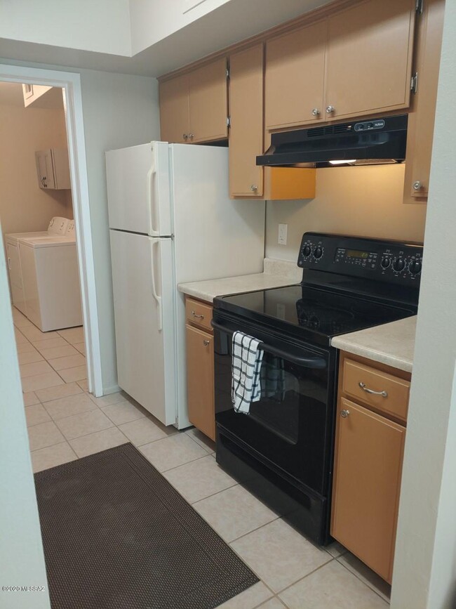Building Photo - 881 E Peppergrass Ln