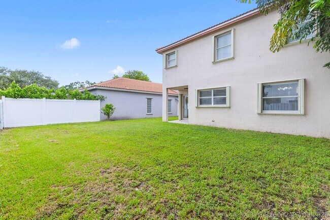 Building Photo - 19250 NW 12th Manor