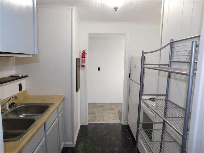 Building Photo - 517 Euclid Ave