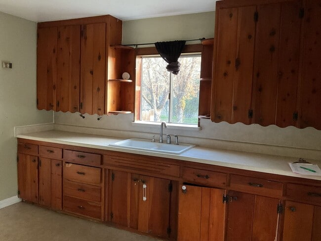 Building Photo - Country Living