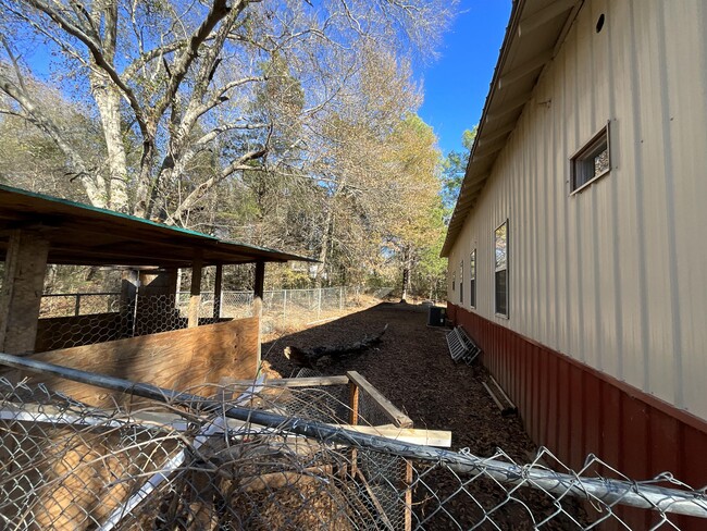 Building Photo - 2210 TX-31