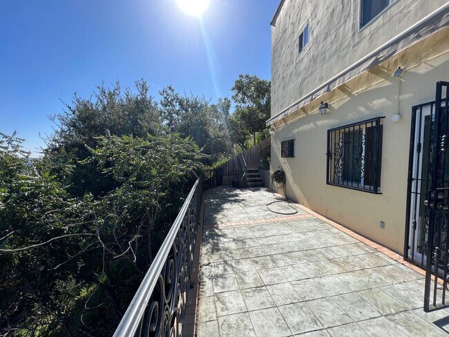 Building Photo - Beautiful Home in the Hills of Los Angeles