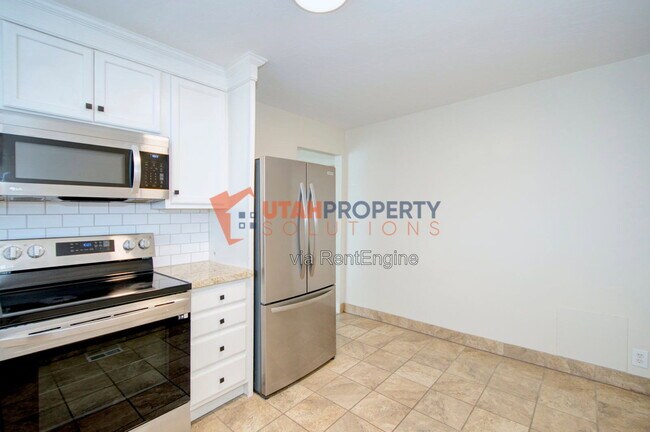 Building Photo - 3910 1040 E
