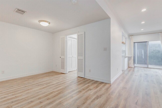 Building Photo - 10720 Briar Forest Dr