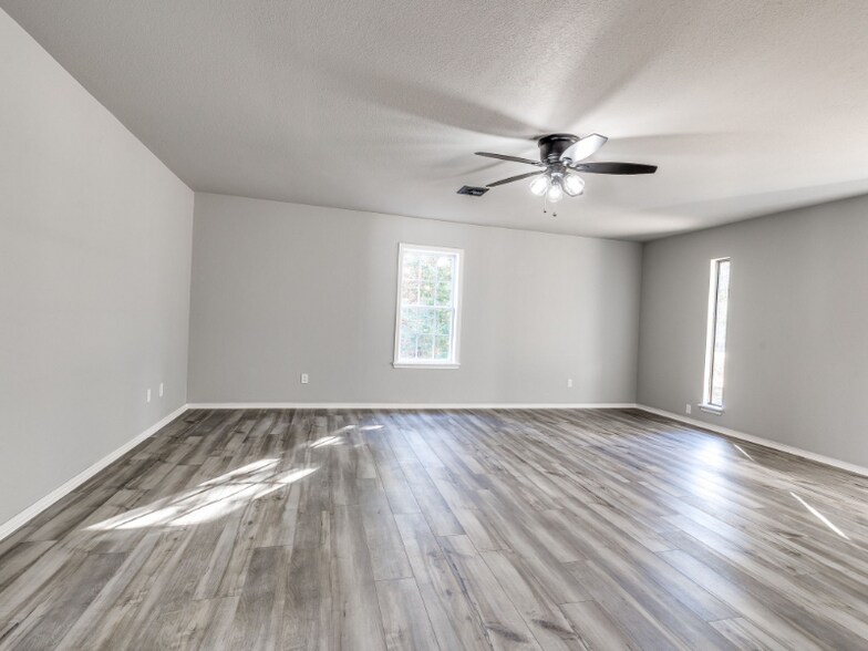 Building Photo - 101 192nd Ave SE