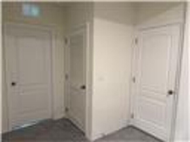 Building Photo - Tavares