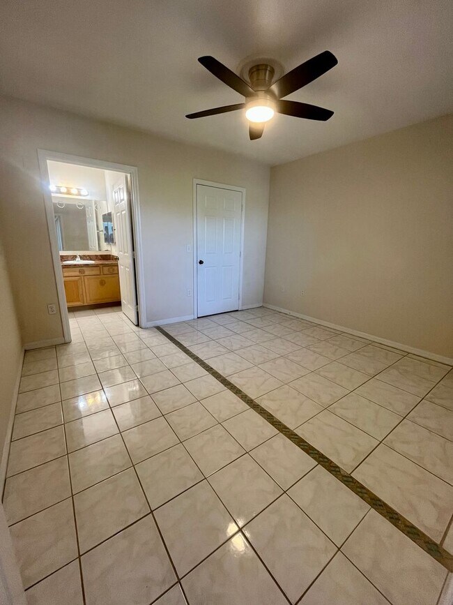 Building Photo - 2/2 with beautiful water view becoming available July 1st for an annual lease