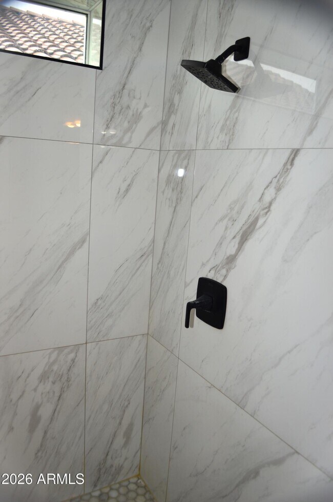 Building Photo - 964 S Almira Ave