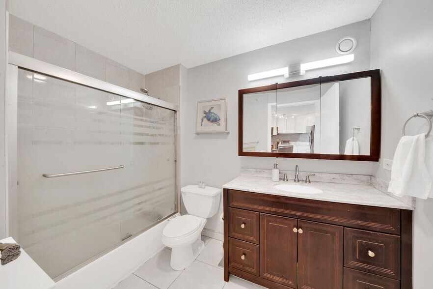 Building Photo - 545 N Dearborn St