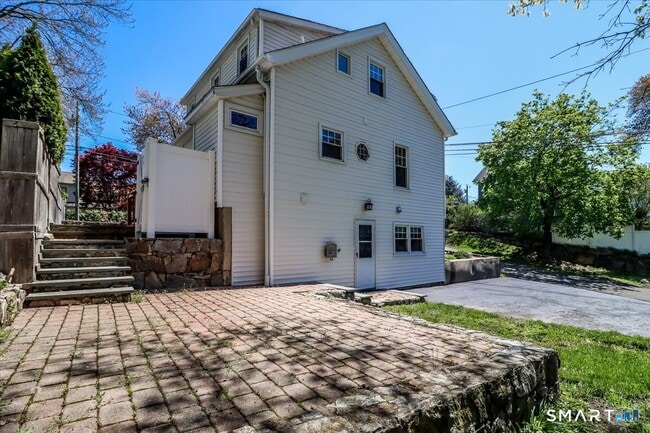 Building Photo - 25 Maplewood Ave