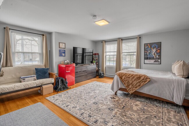 Building Photo - 653 Mt Vernon Dr