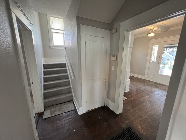 Building Photo - 3850 E 62nd St