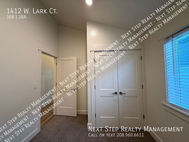 Building Photo - 1412 W Lark Ct