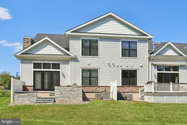 Building Photo - 2 Dogleg Ln