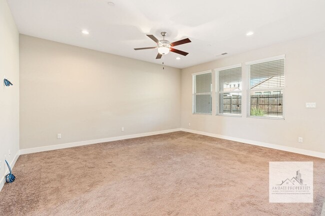 Building Photo - Beautiful Newly 3 Bedroom 2 Bath Home in Madera