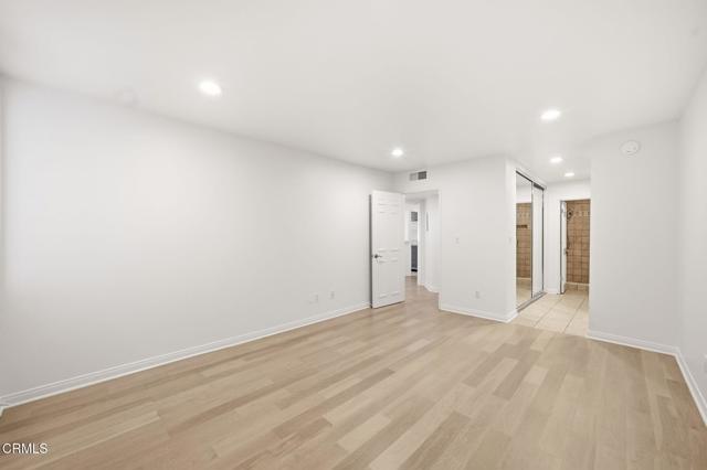 Building Photo - 1215 N Olive Dr