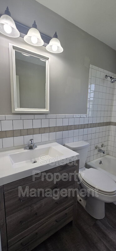 Building Photo - 4911 Hoagland Ave