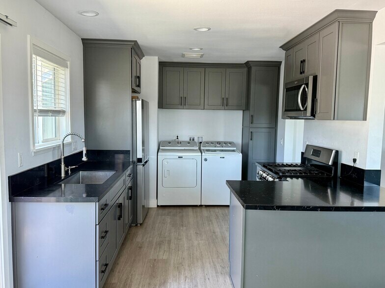 Building Photo - 13471 Jackson St