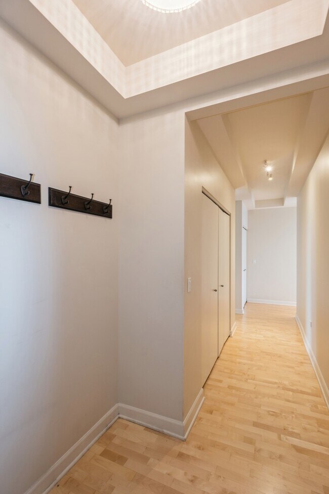 Building Photo - 1211 S Prairie Ave