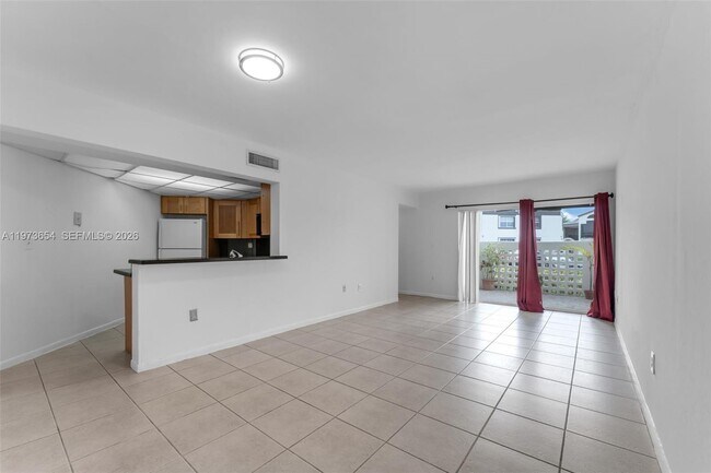 Building Photo - 9735 Fontainebleau Blvd