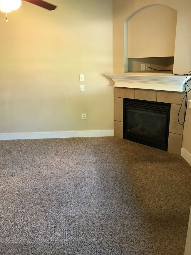 Building Photo - 9947 W Rosecroft Ct