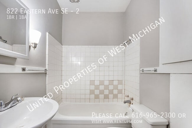 Building Photo - 822 Eastern Ave SE