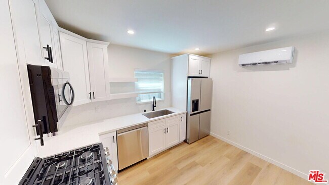 Building Photo - 1305 Waterloo St