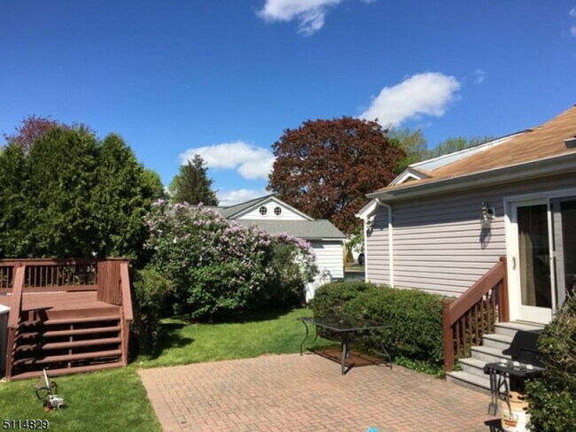 Building Photo - 4 Chesler Square