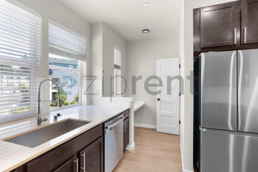 Building Photo - Unit l4
